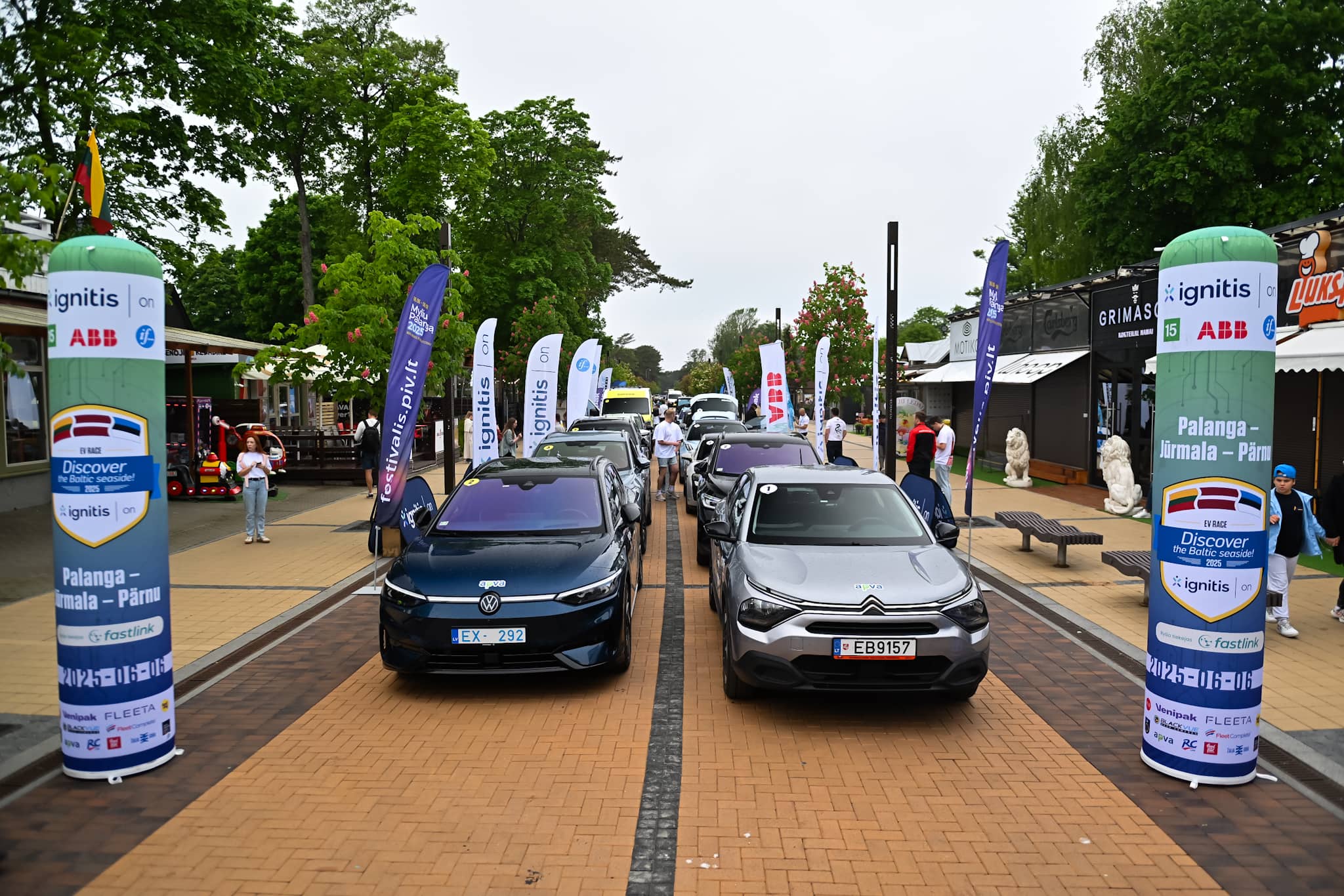 Dvi eilės elektromobilių ION varžybose