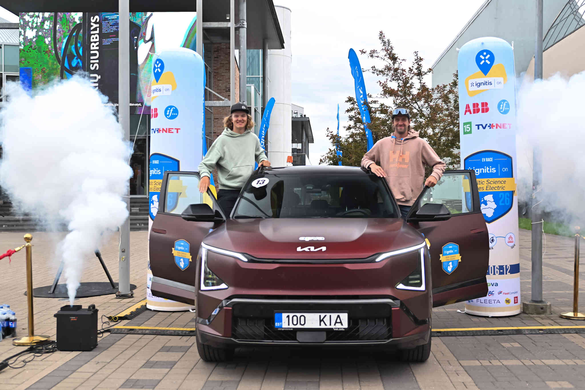 Ignitis ON elektromobilių varžybų finišo akimirka.