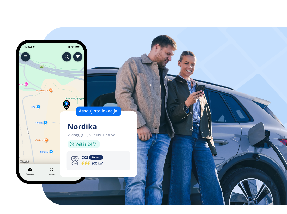 Pora džiaugiasi, kad gali įsikrauti savo elektromobilį Ignitis ON atnaujintoje lokacijoje Nordikoje, Vilniuje.