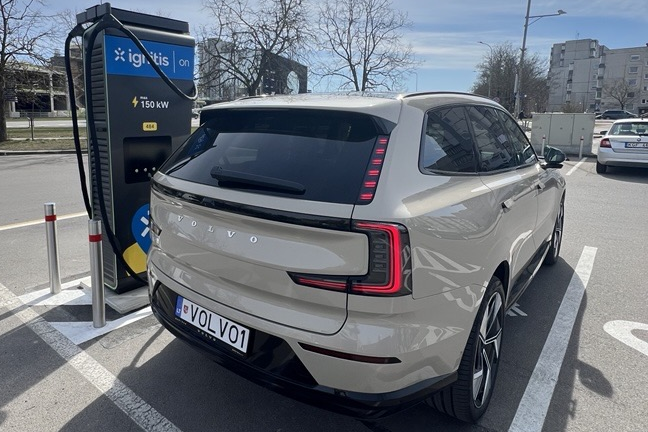 Volvo EX90 elektromobilis 