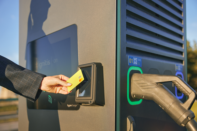 Mokėjimas kortele Ignitis ON stotelėje.