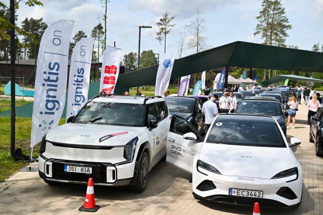 Elektromobiliai laukiantys starto Ignitis ON varžybose