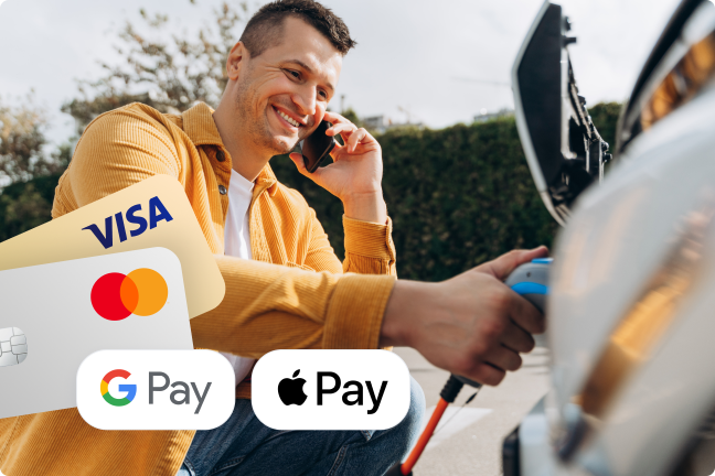 Laimingas žmogus galintis apmokėti Ignitis ON įkrovimą keliais skirtingais būdais