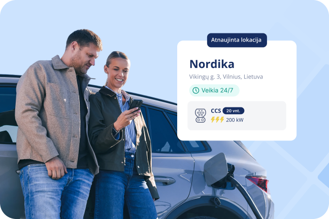 Pora džiaugiasi, kad gali įsikrauti savo elektromobilį Ignitis ON atnaujintoje lokacijoje Nordikoje, Vilniuje.