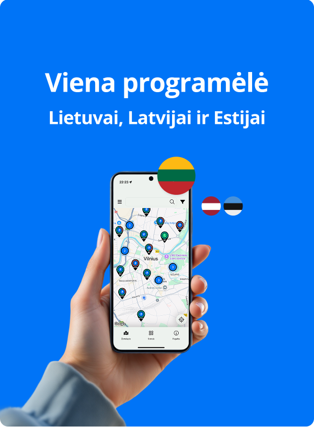 Viena Ignitis ON programėlė Lietuvai, Latvijai ir Estijai. Moteriška ranka laiko mobilų telefoną, kuriame Ignitis ON programėlės stotelių žemėlapis, virš jo Lietuvos vėliava, o šalia Latvijos ir Estijos vėliavos.